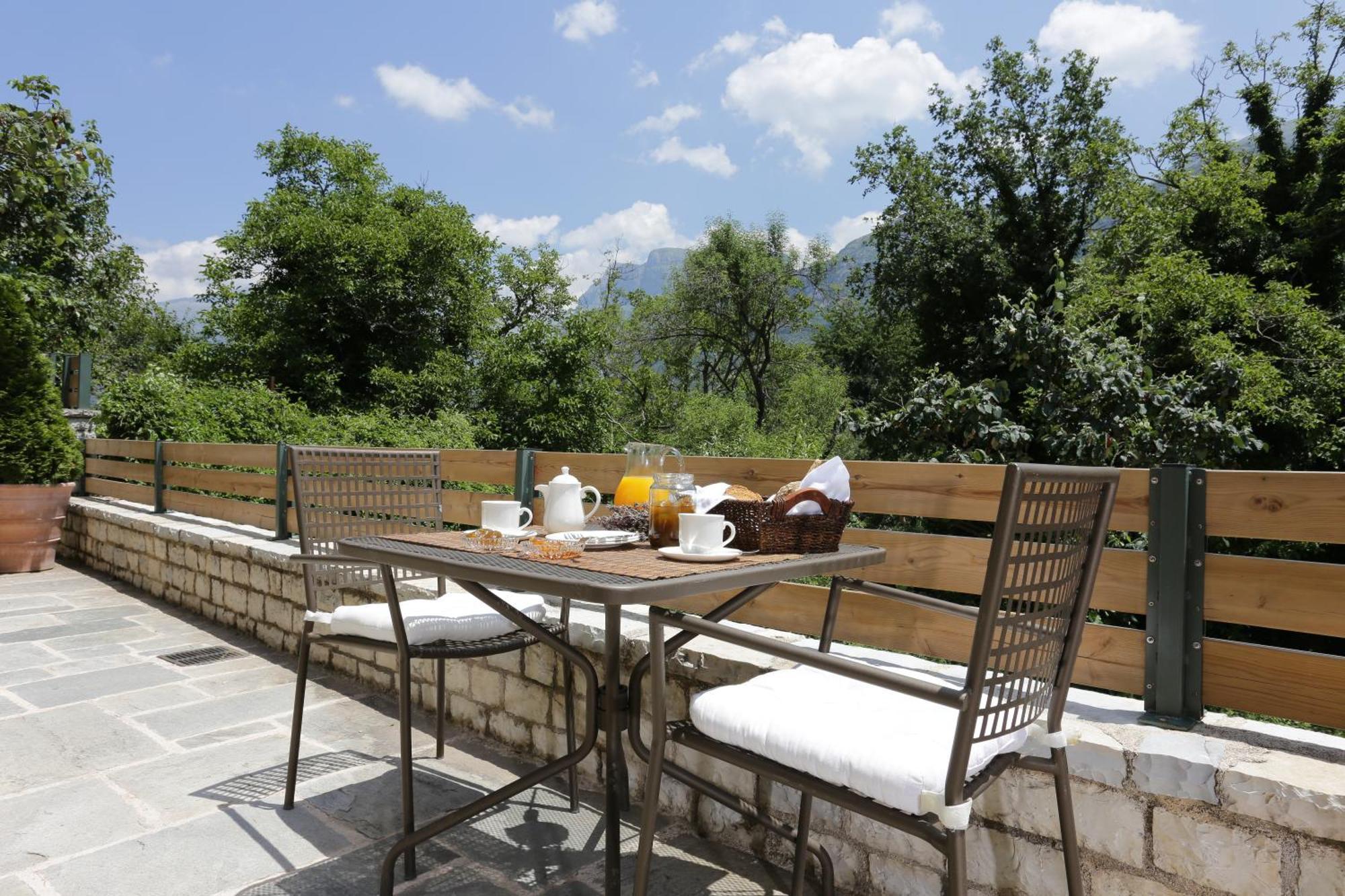 Gamila Rocks Mountain Hotel Aristi Exterior photo