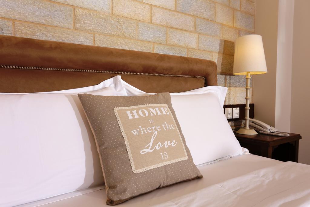 Gamila Rocks Mountain Hotel Aristi Room photo