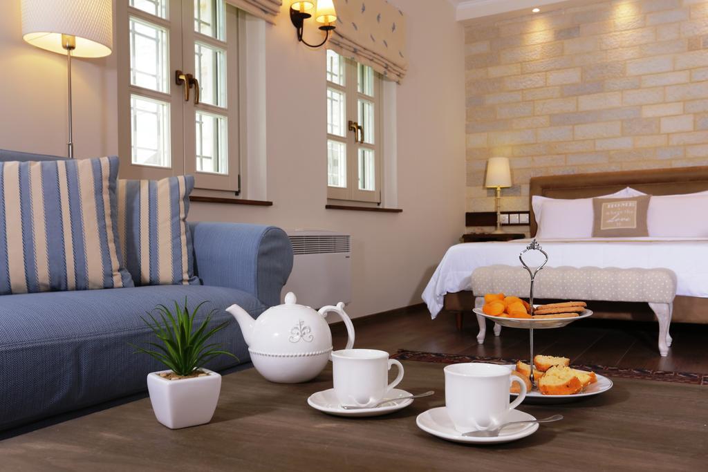Gamila Rocks Mountain Hotel Aristi Room photo